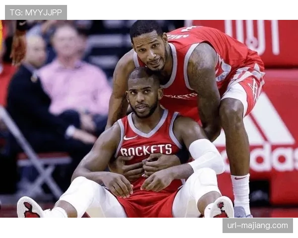 特写:老将控卫在七天五赛的旅程中,于航班上进行恢复性理疗 特写:老将控卫在七天五赛的旅程中,于航班上进行恢复性理疗